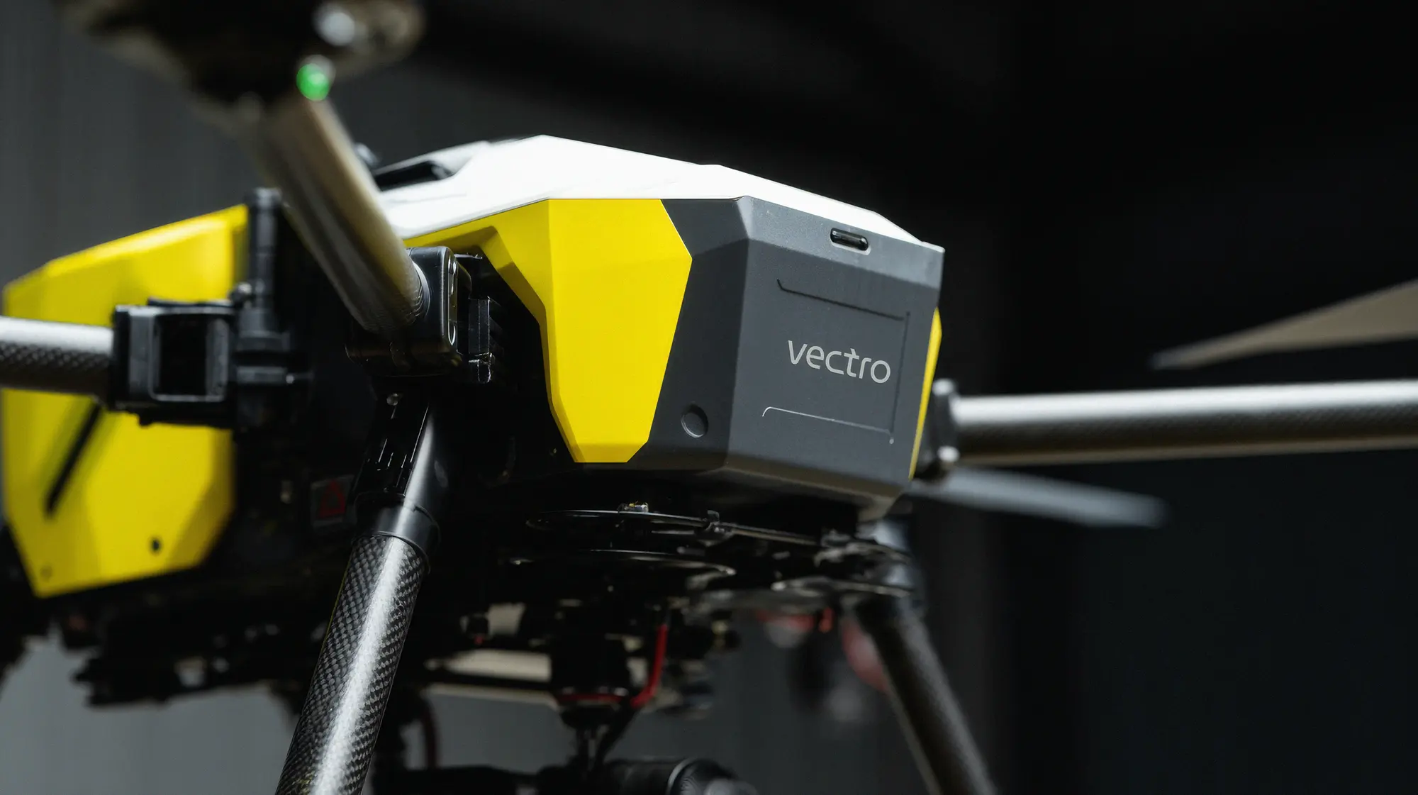 Drone industrial da Vectro em detalhe, em estúdio